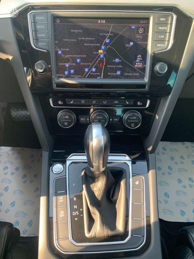 Volkswagen Passat, Седан
