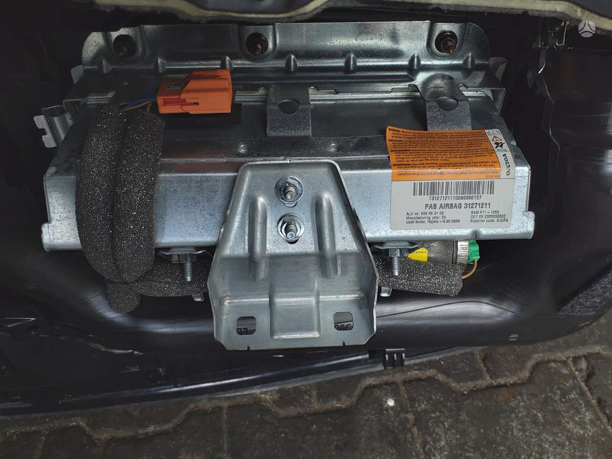 Volvo S80 dashboard, airbags