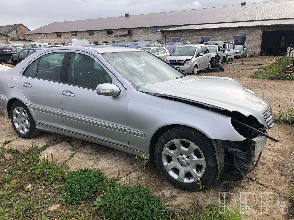 Mercedes-Benz C240