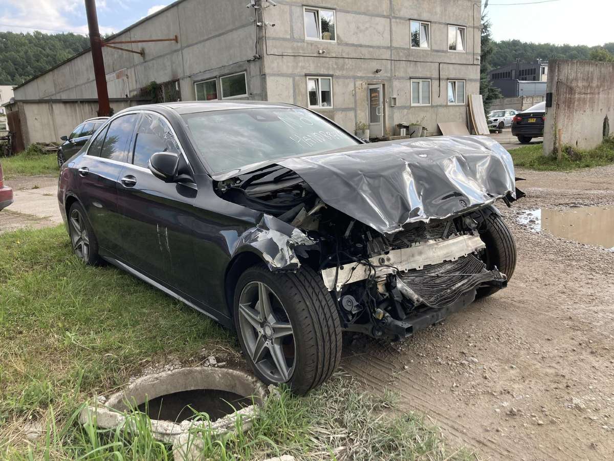 Mercedes-Benz C klasė dalimis