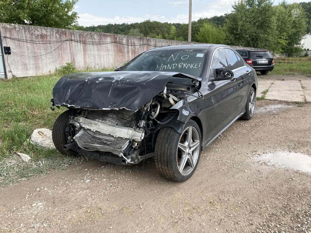 Mercedes-Benz C klasė dalimis