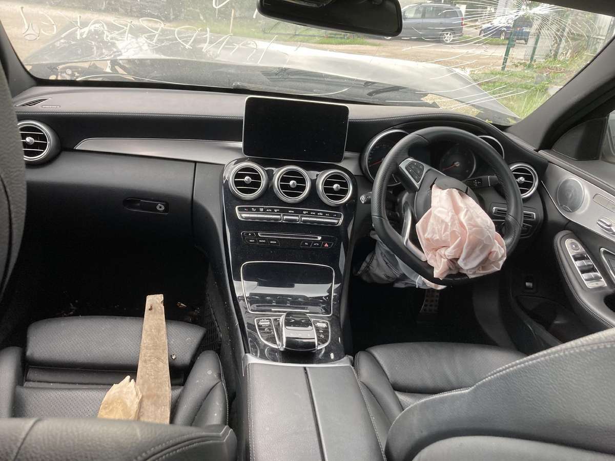 Mercedes-Benz C klasė dalimis