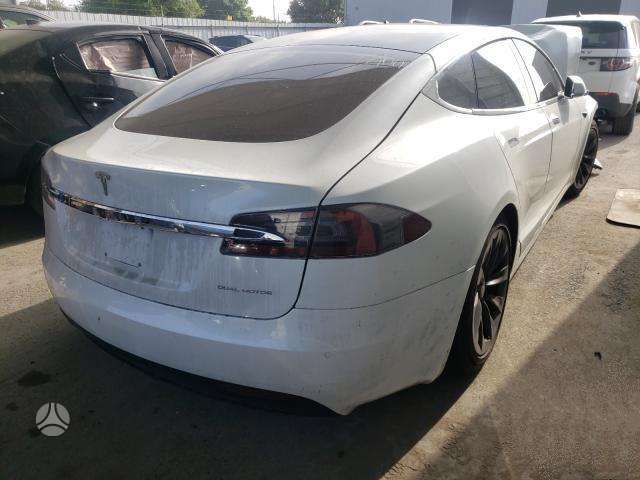 Tesla Model S Baterijos ir priekio nera
