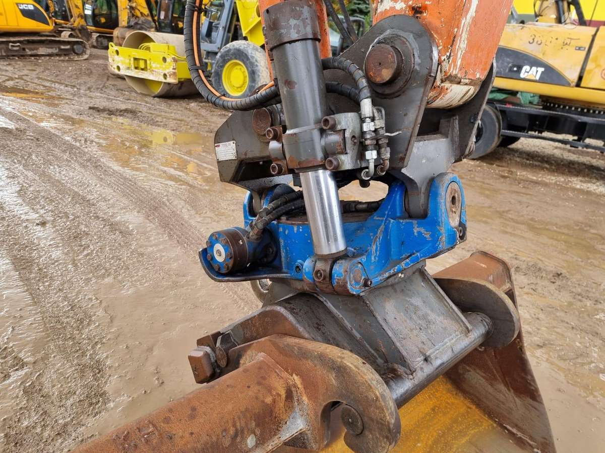 Hitachi ZX140W-3, ekskavatoriai