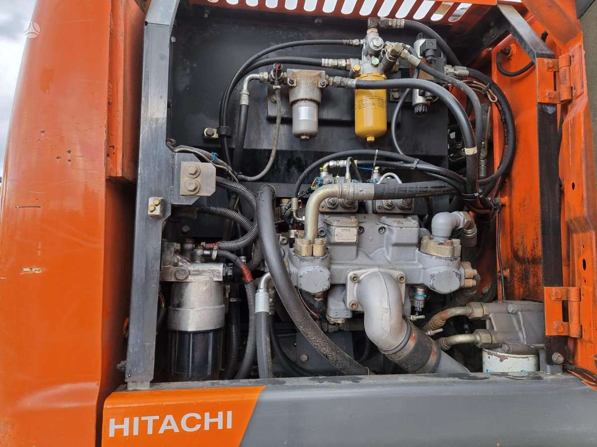 Hitachi ZX140W-3, ekskavatoriai
