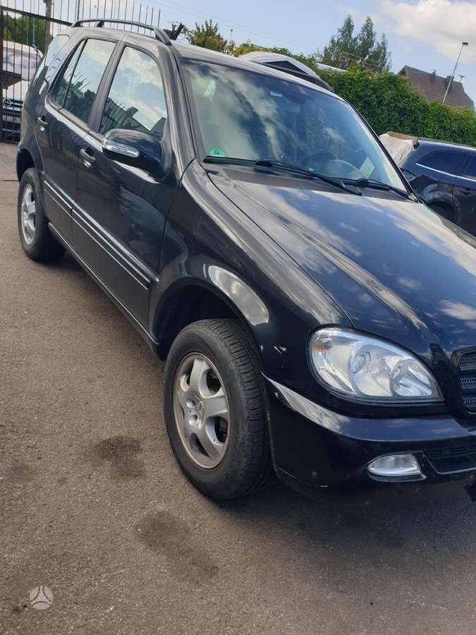 Mercedes-Benz ML270 Bamperiu nebėra