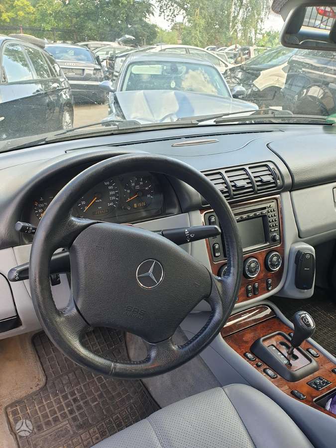 Mercedes-Benz ML270 Bamperiu nebėra