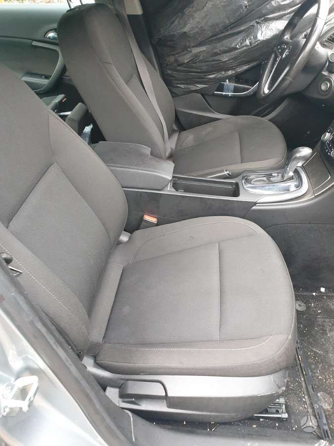 Opel Insignia dalimis