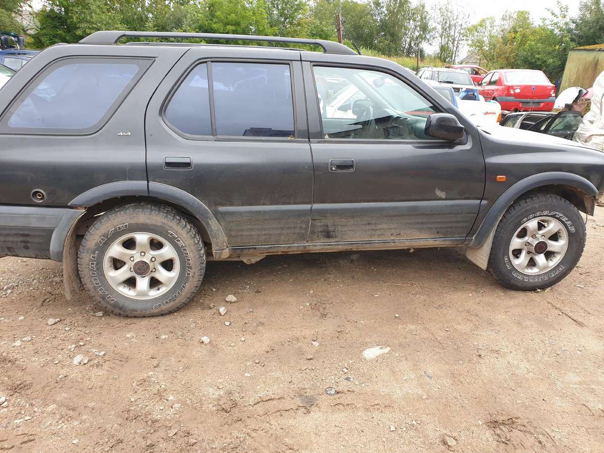 Opel Frontera dalimis