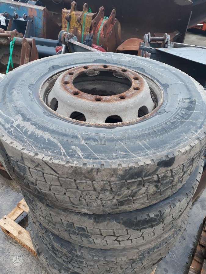 Michelin, universalios 295/80 R22,5