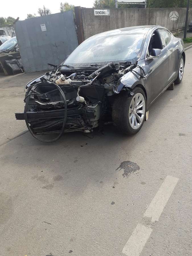 Tesla Model S dalimis. Tesla model s 100d