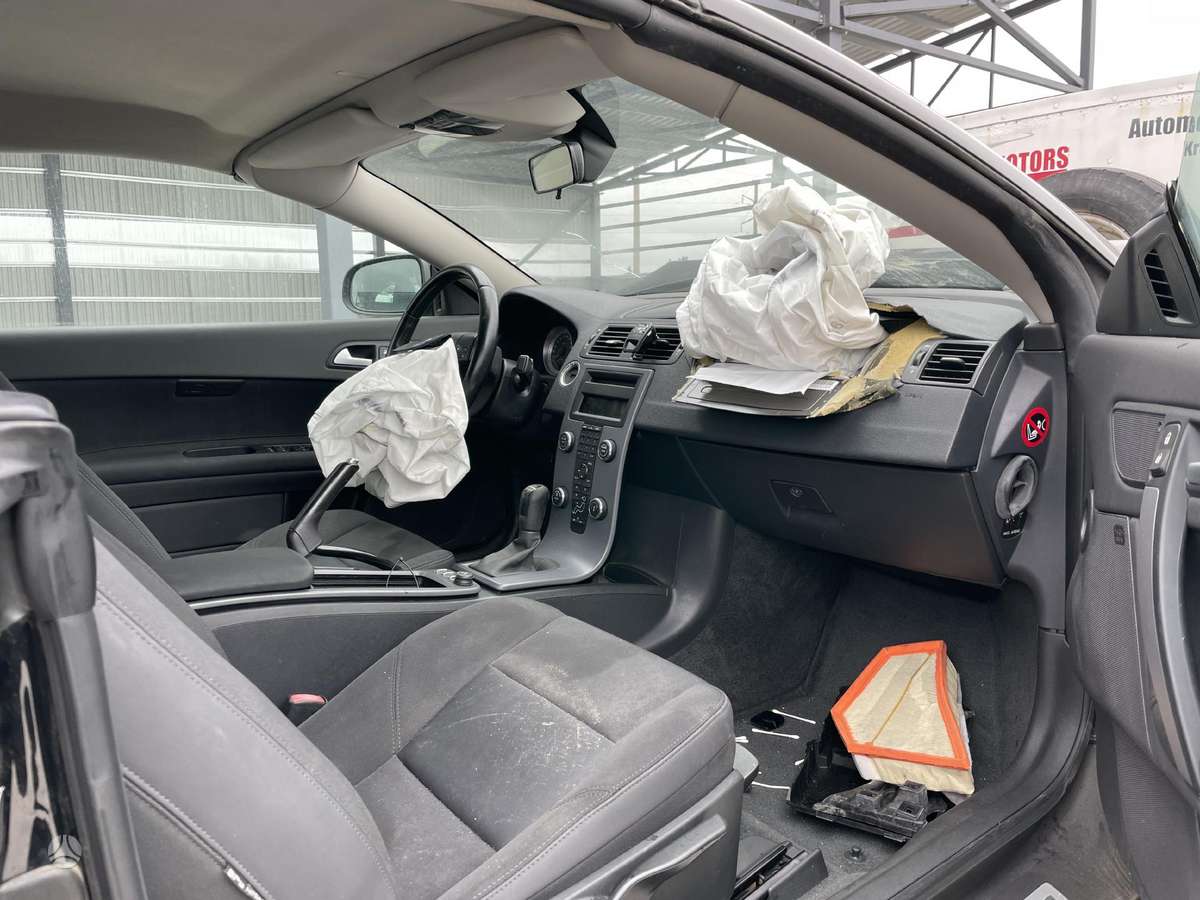 Volvo C70 rezerves daļās. D3 variklis