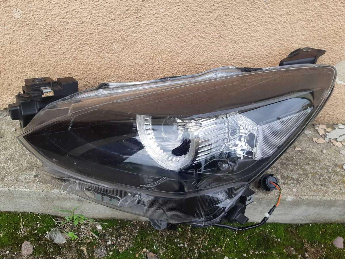 Mazda 2 virsbūves detaļas