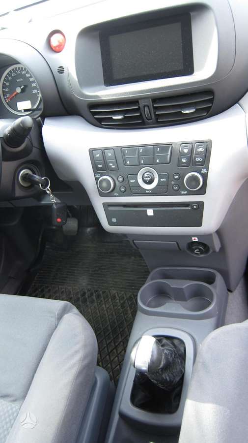 Nissan Almera Tino Dalimis