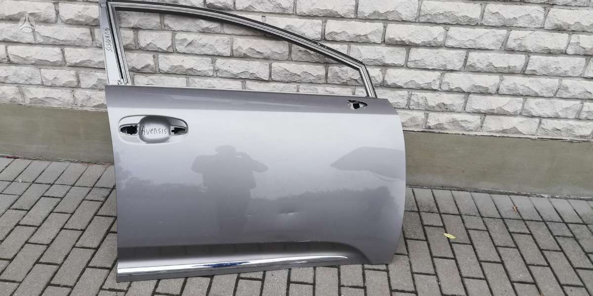 Toyota Avensis durys