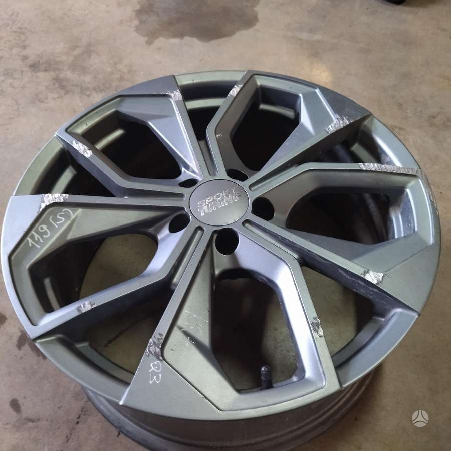 Audi Q3, lengvojo lydinio, R18