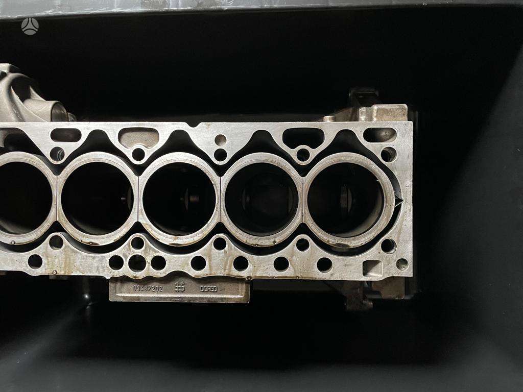 Volvo XC70, D5244T15, engine block