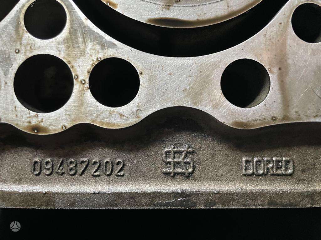 Volvo XC70, D5244T15, engine block