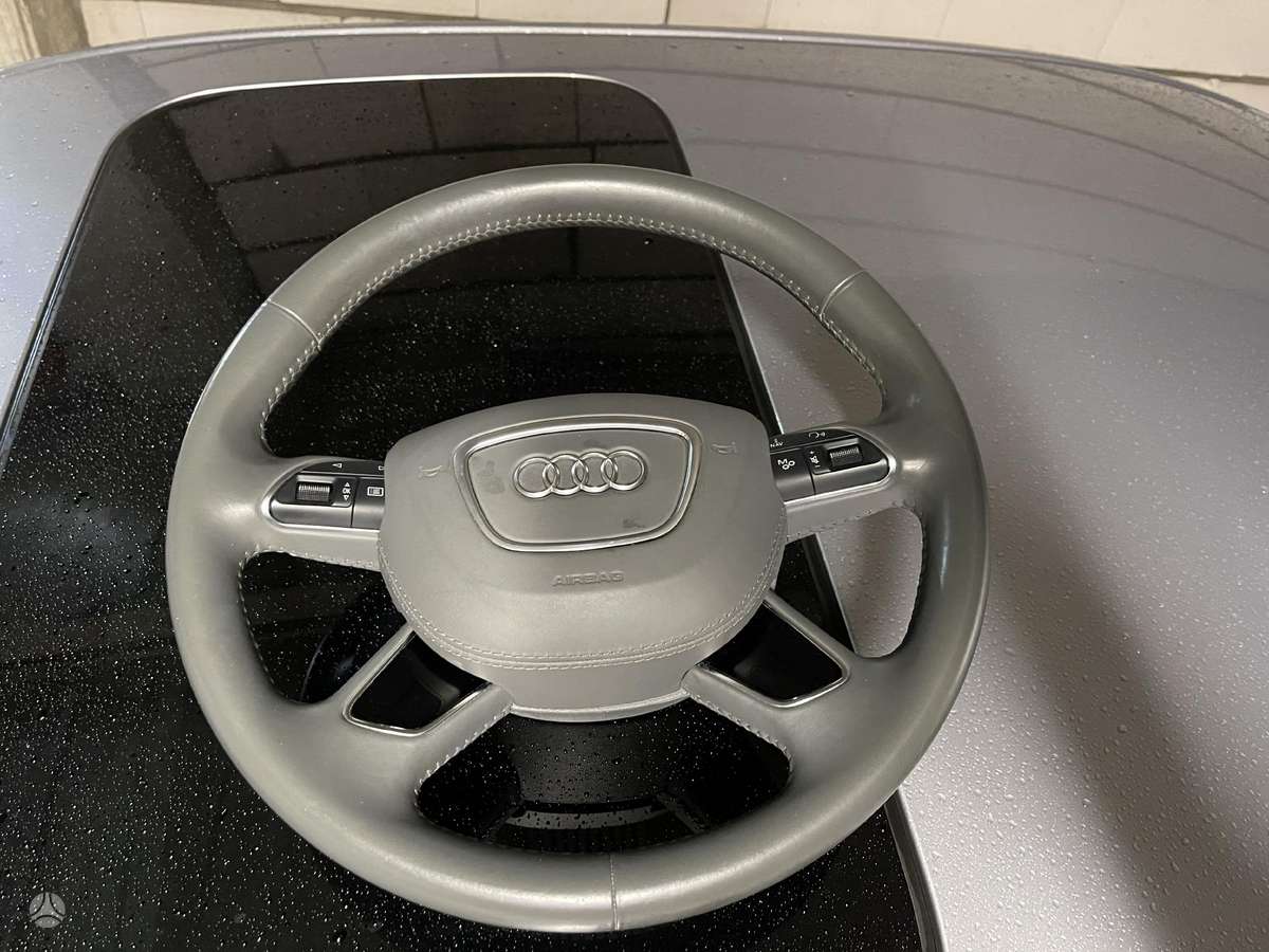 Audi A8 airbags