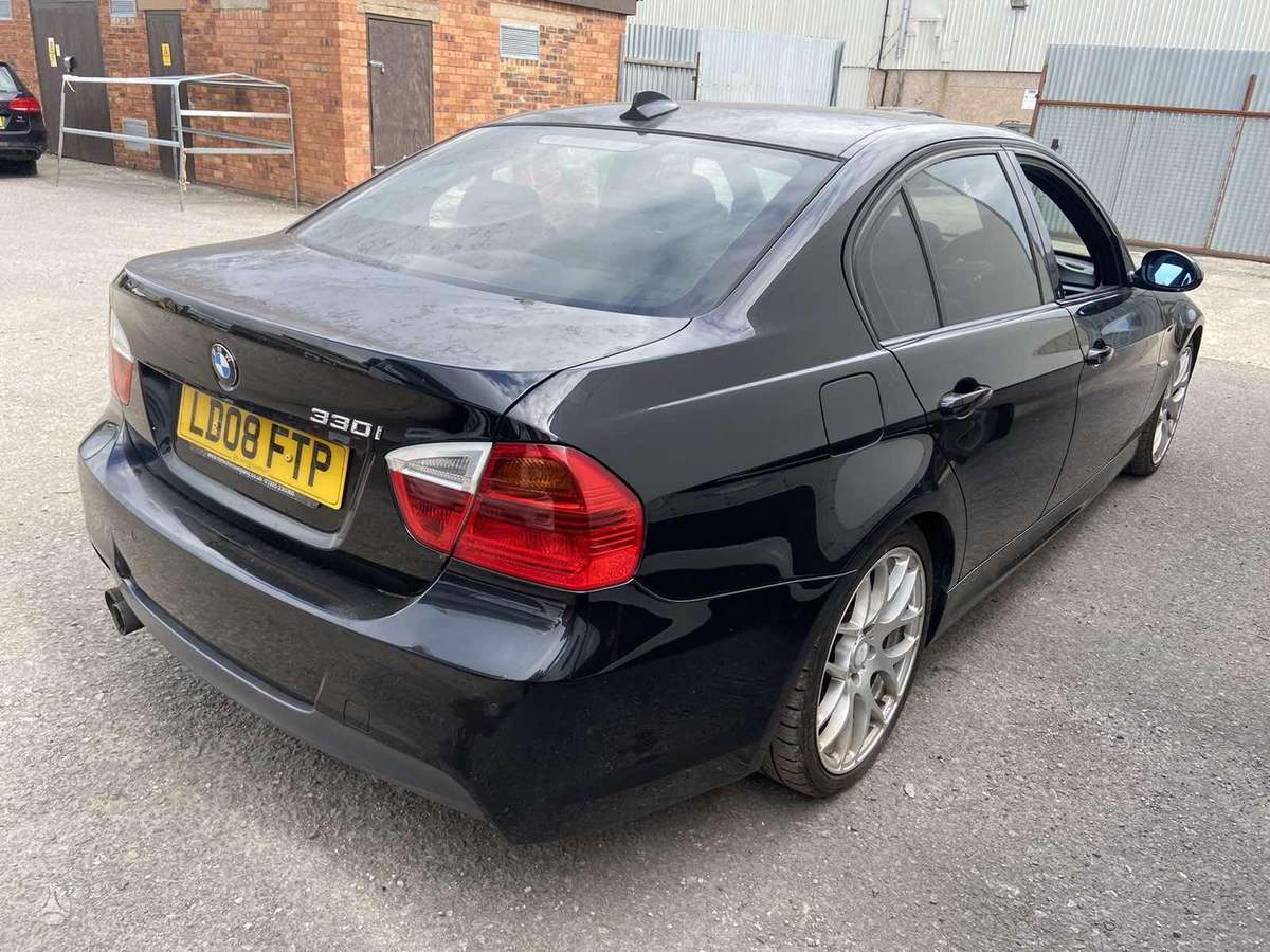BMW 330
