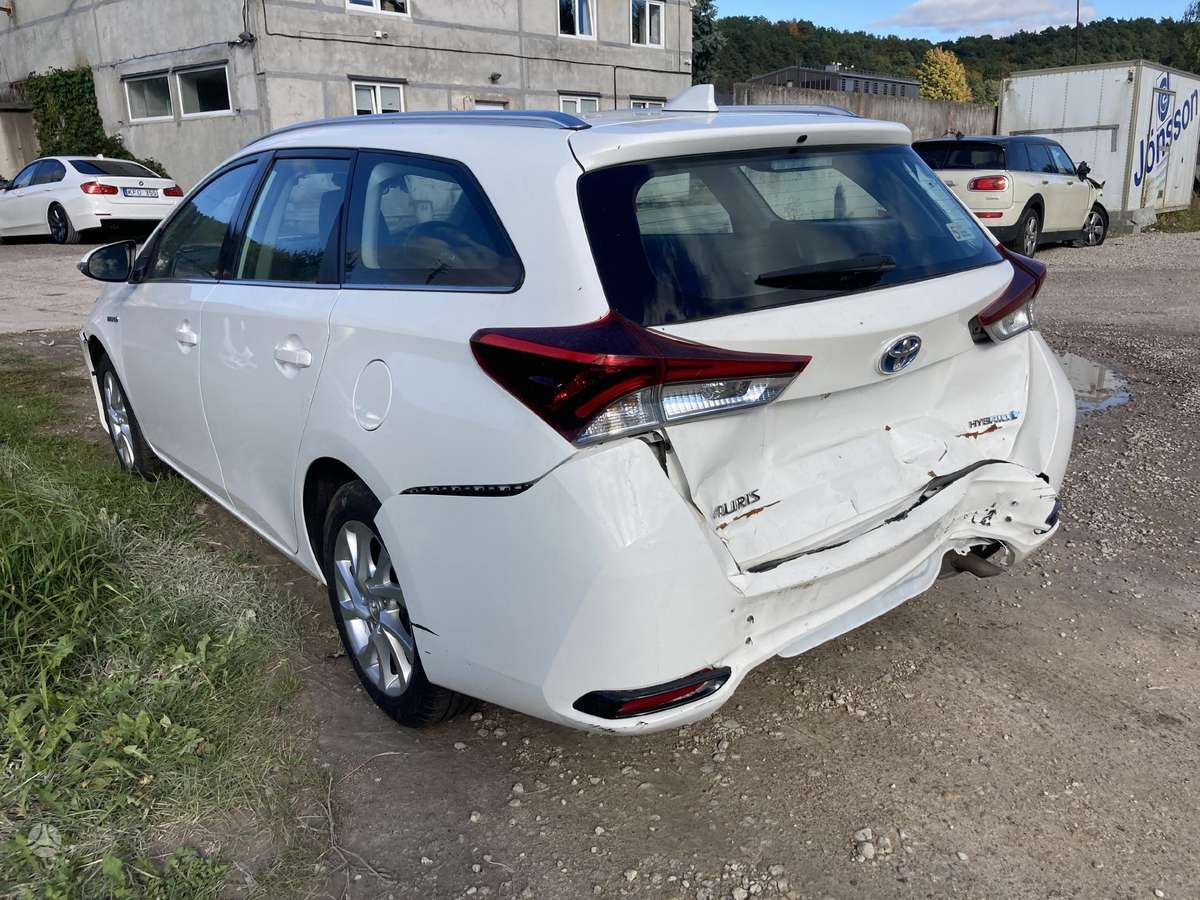 Toyota Auris по частям