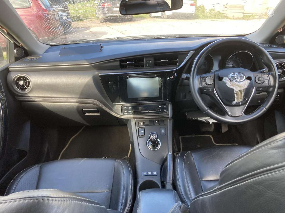 Toyota Auris по частям