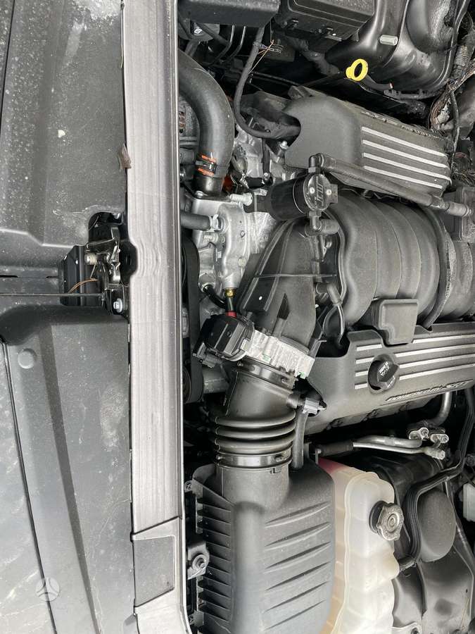 Dodge Challenger dalimis. Rida 200 km