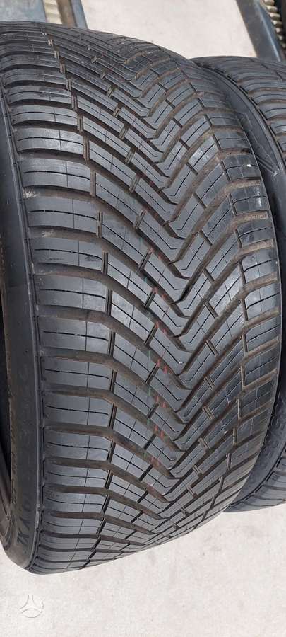 Continental, всесезонные 235/35 R19