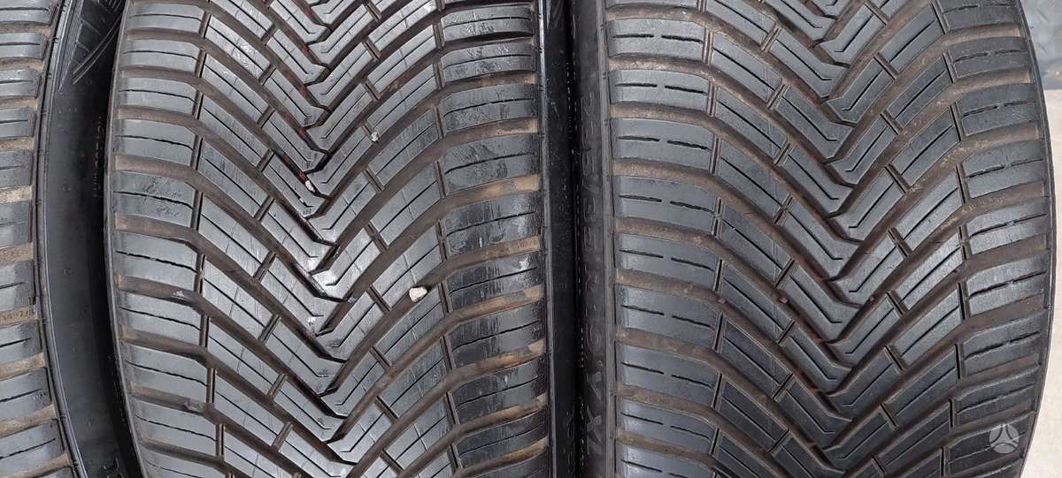 Continental, всесезонные 235/35 R19