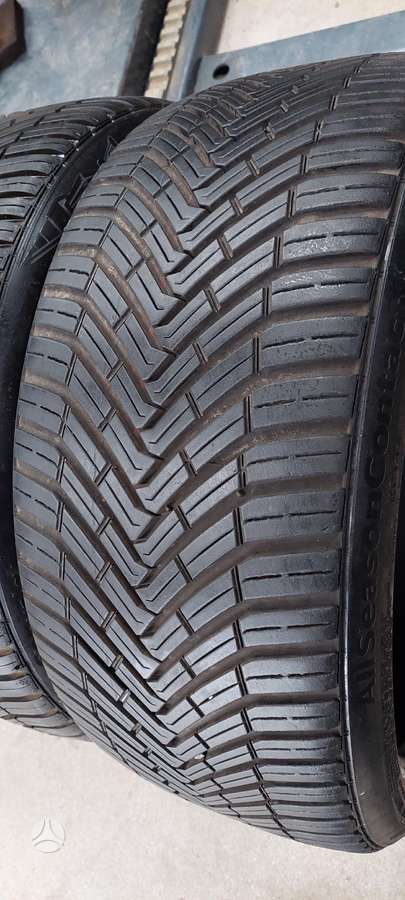 Continental, всесезонные 235/35 R19