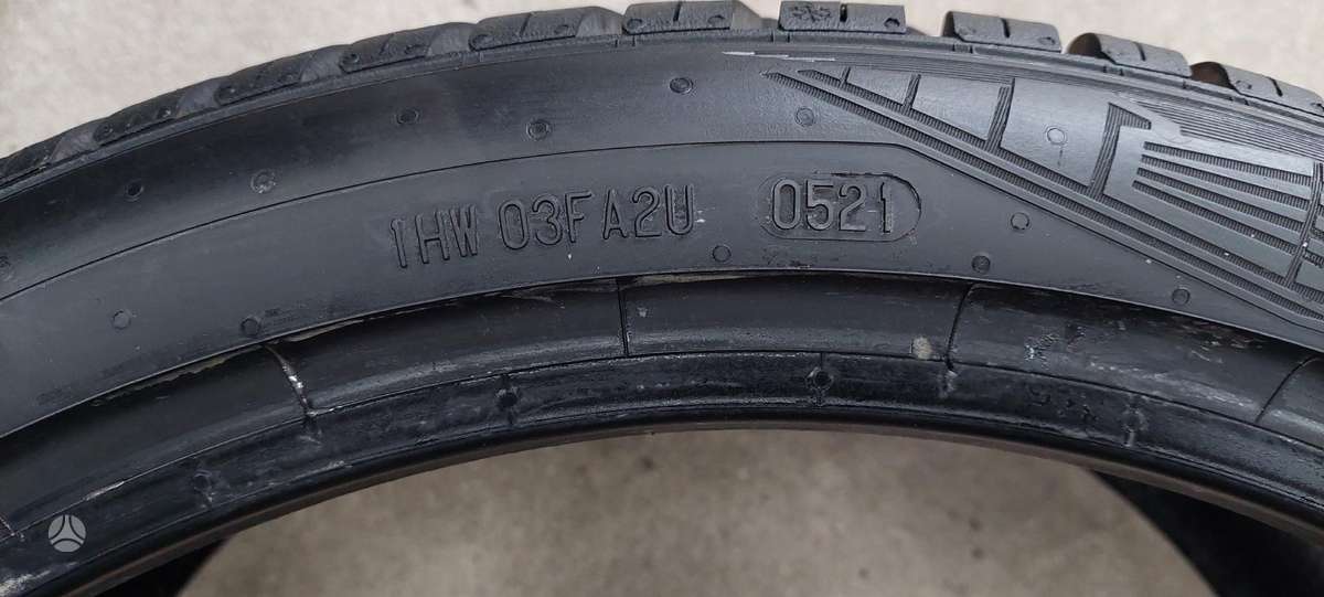 Continental, всесезонные 235/35 R19