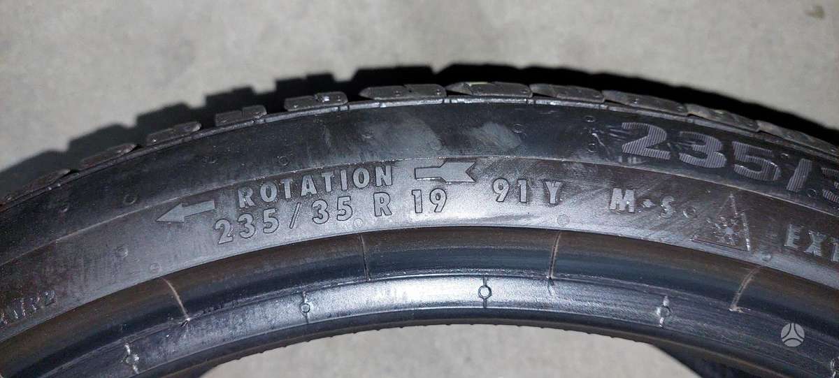 Continental, всесезонные 235/35 R19