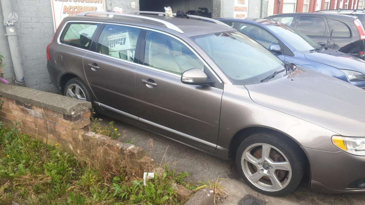 Volvo V70 dalimis. Dalimis v70 variklis dalimis