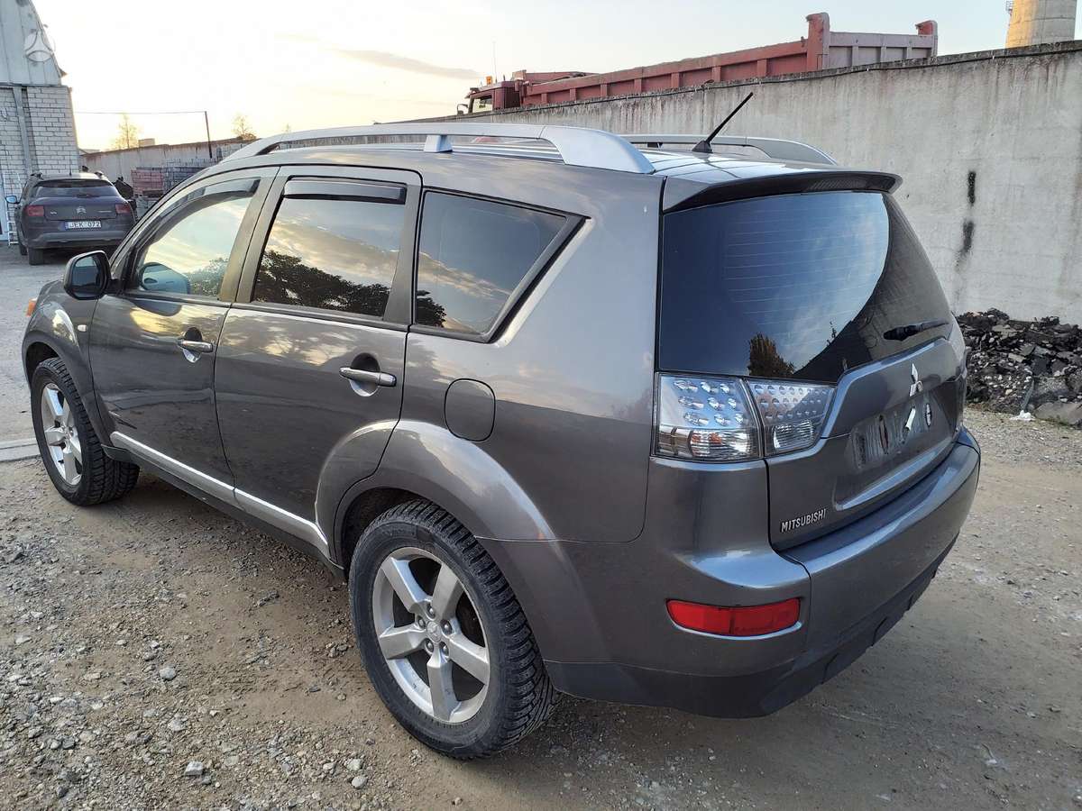 Mitsubishi Outlander по частям