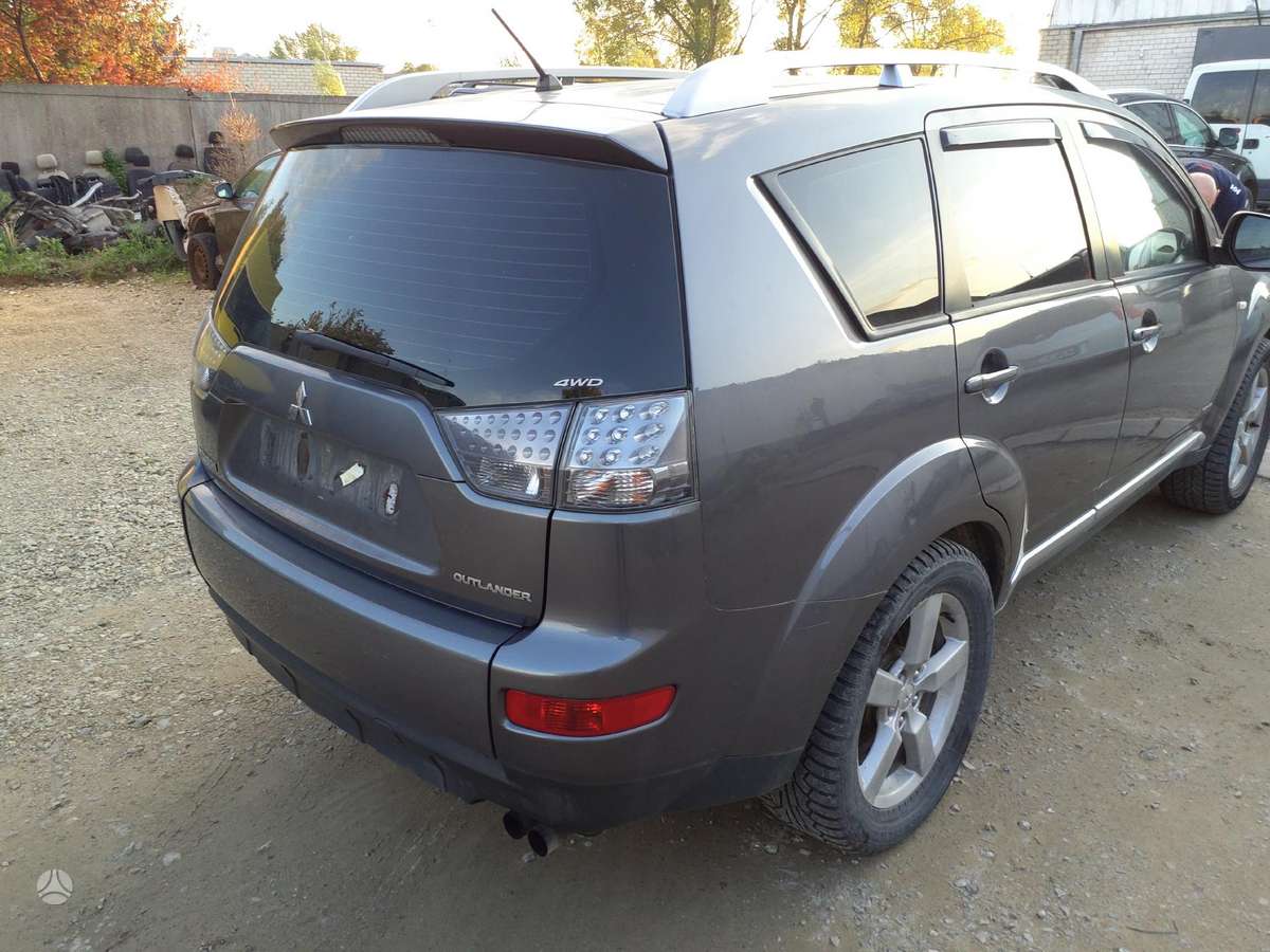 Mitsubishi Outlander dalimis