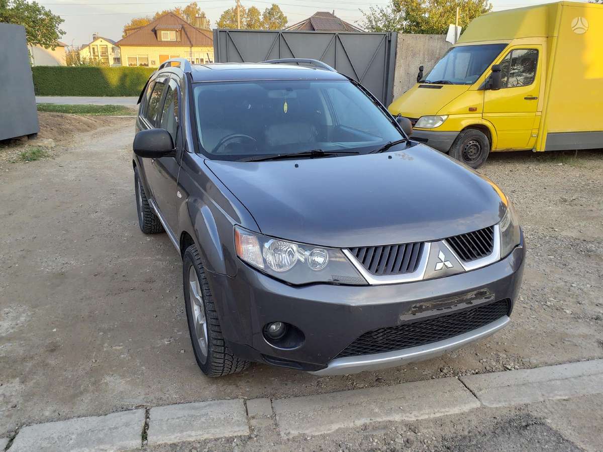 Mitsubishi Outlander dalimis