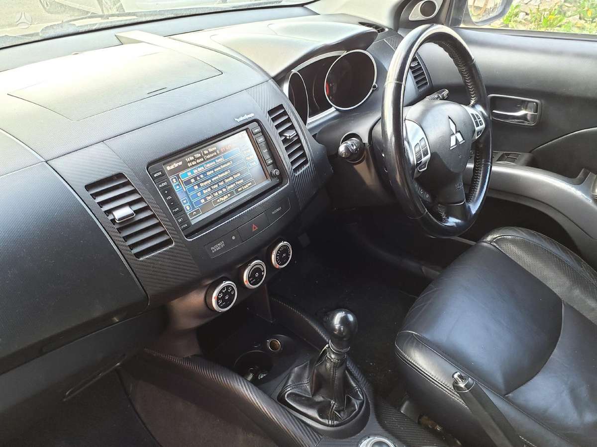 Mitsubishi Outlander по частям