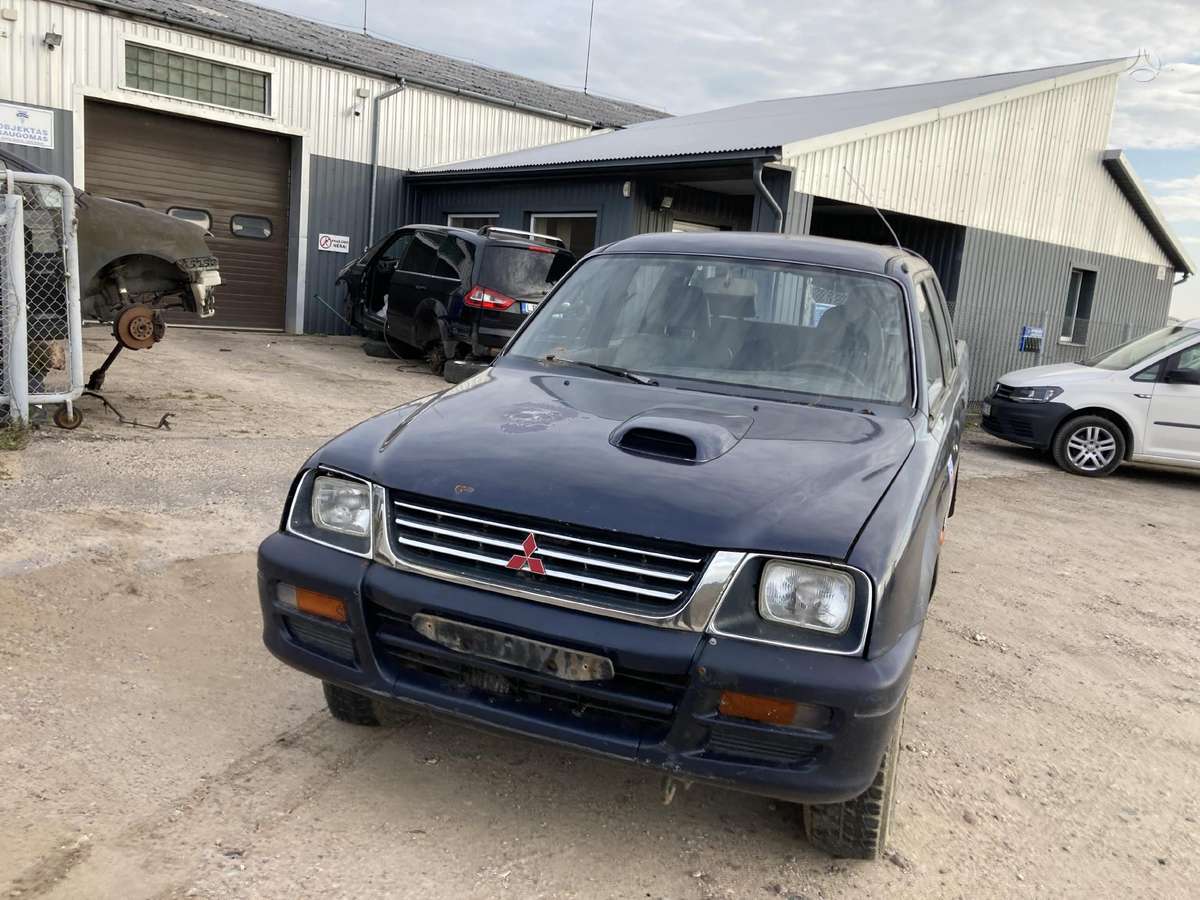 Mitsubishi L200 dalimis. Variklis geras
