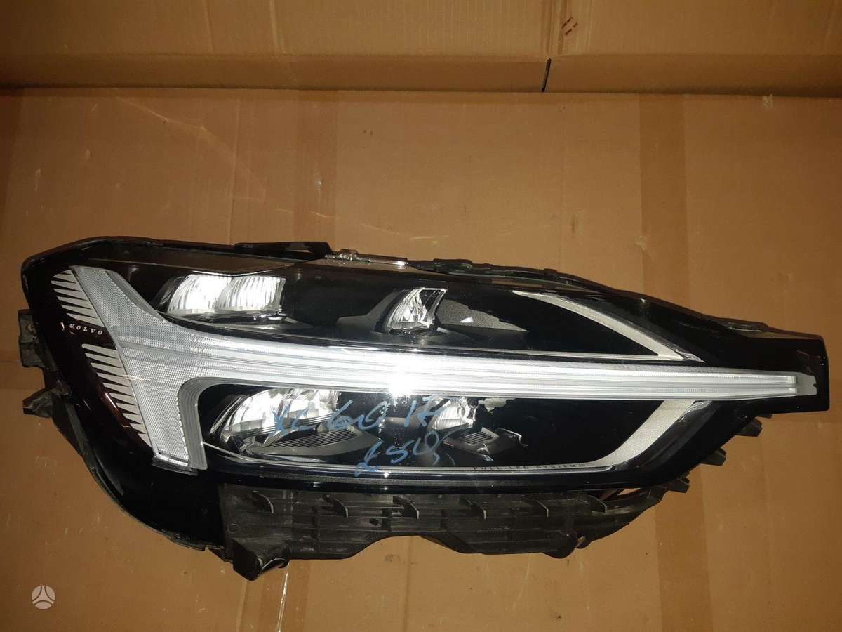 Volvo XC60 kėbulo dalys