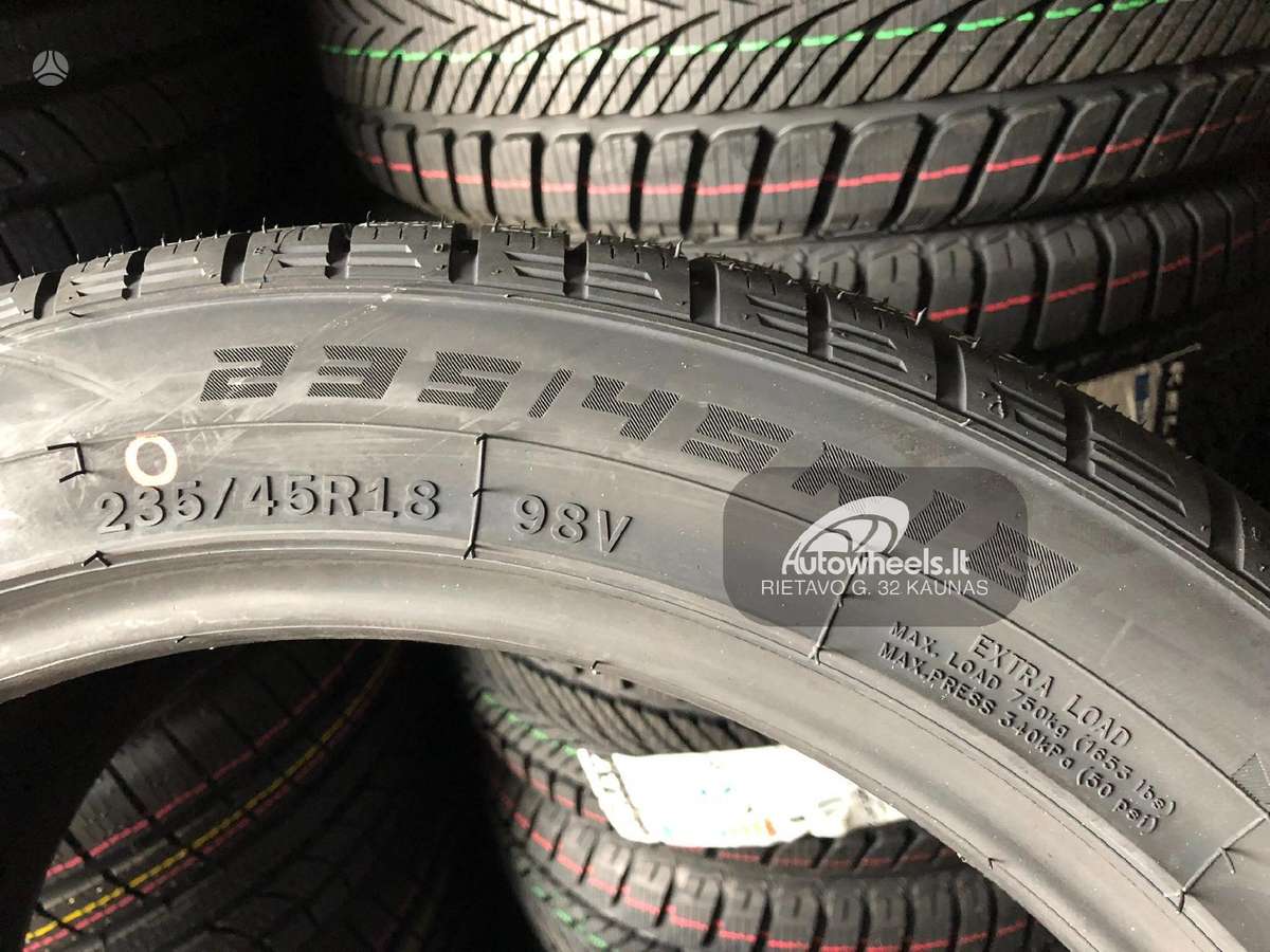 Windforce Snowblazer UHP, winter 235/45 R18