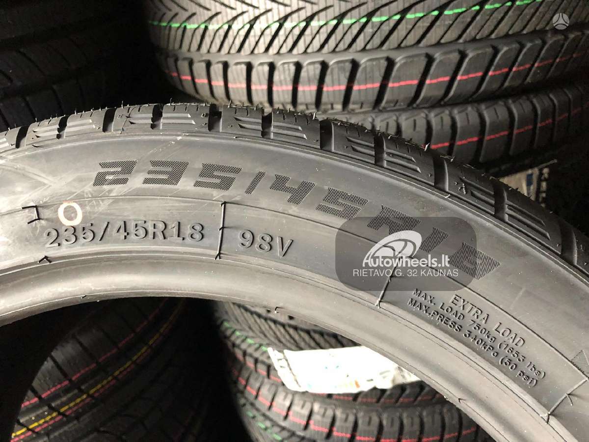 Windforce Snowblazer UHP, зимние 235/45 R18