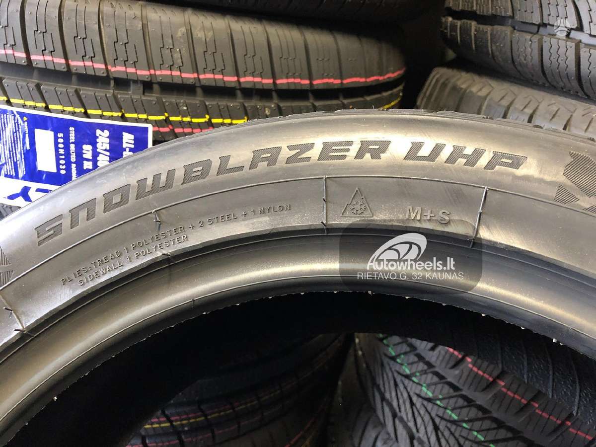 Windforce Snowblazer UHP, winter 205/50 R17