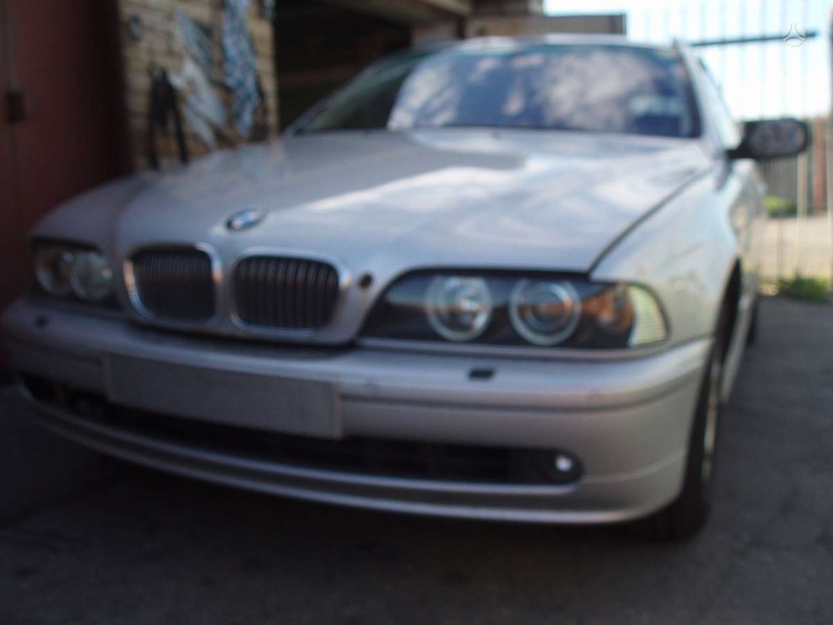 BMW 520 dalimis. Dalimis