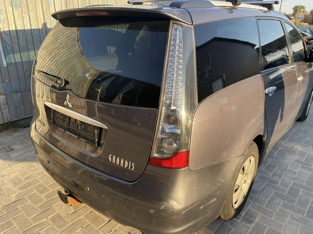Mitsubishi Grandis dalimis