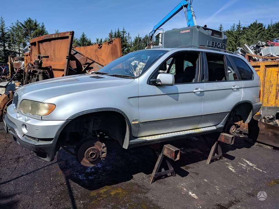 BMW X5 dalimis