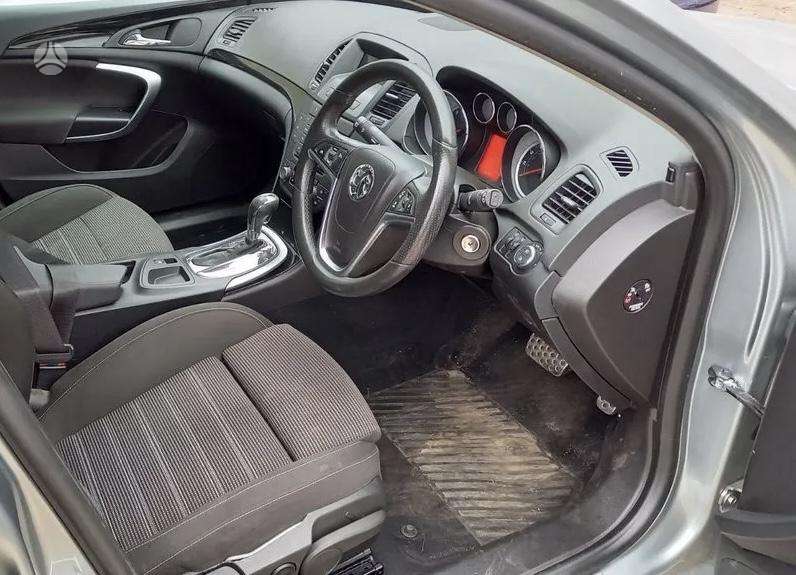 Opel Insignia dalimis