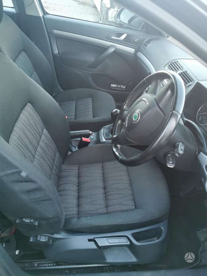 Skoda Octavia dalimis