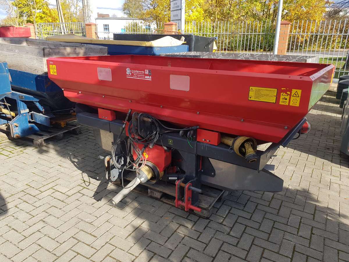 Vicon RS-W, spreaders