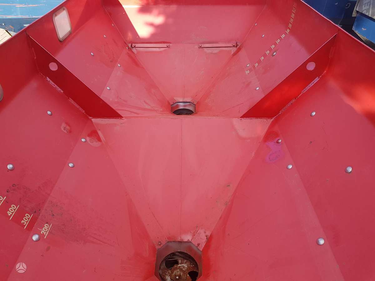 Vicon RS-W, spreaders