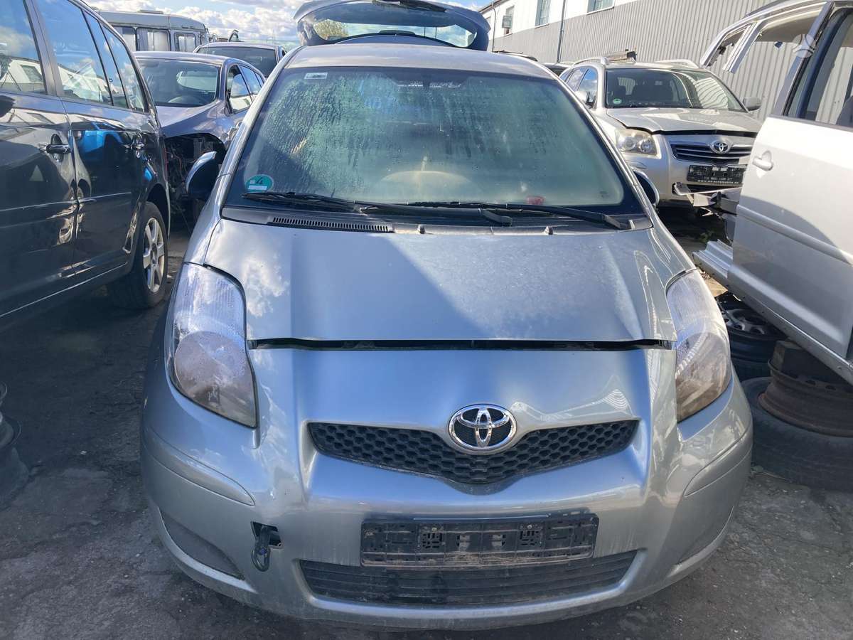 Toyota Yaris for parts